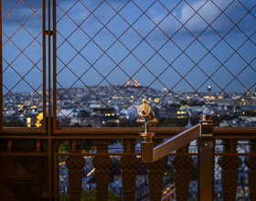 Photo d'une longue-vue depuis le 1er étage de la tour Eiffel