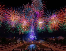 Photo du feu d'artifice à la tour Eiffel