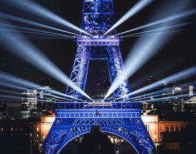 Photo du spectacle de lumières sur la tour Eiffel