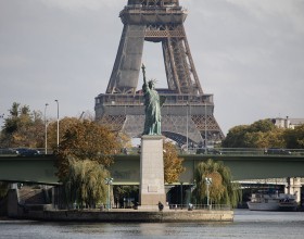 La réplique de la Statue de la Liberté à Paris