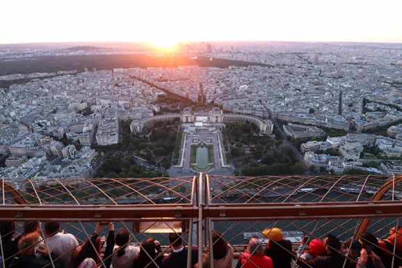Pôr do sol no topo da Torre Eiffel