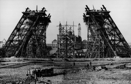 Tour Eiffel en construction