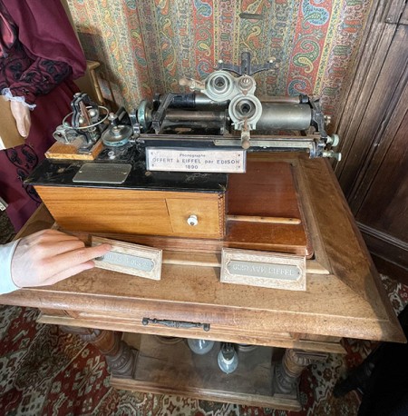 Photo du phonographe de Gustave Eiffel offert par Thomas Edison