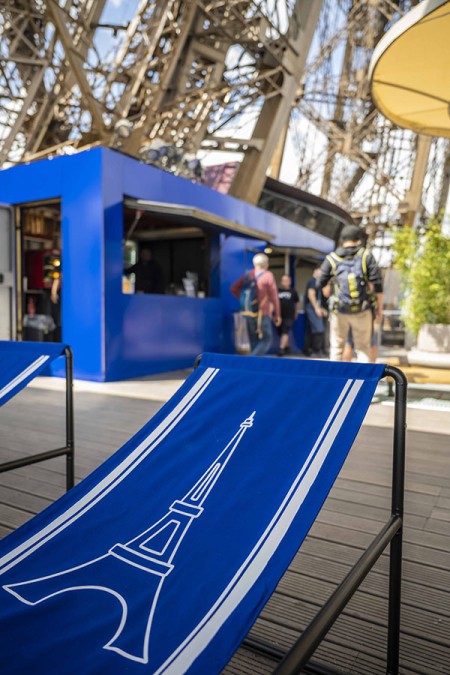 Transat tour Eiffel sur la terrasse d'été