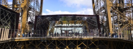 Foto de la sala Gustave Eiffel vista desde el exterior en la primera planta.