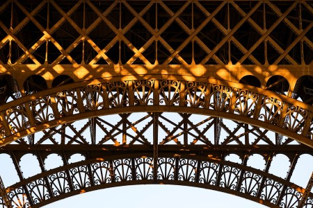 Dentelle métallique tour Eiffel