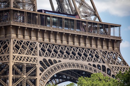 Frise des 72 savants sur le 1er étage de la tour Eiffel