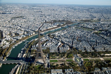 Vue aérienne sur Paris et la tour Eiffel