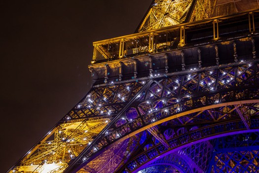 Photo du scintillement sur un pilier de la tour Eiffel