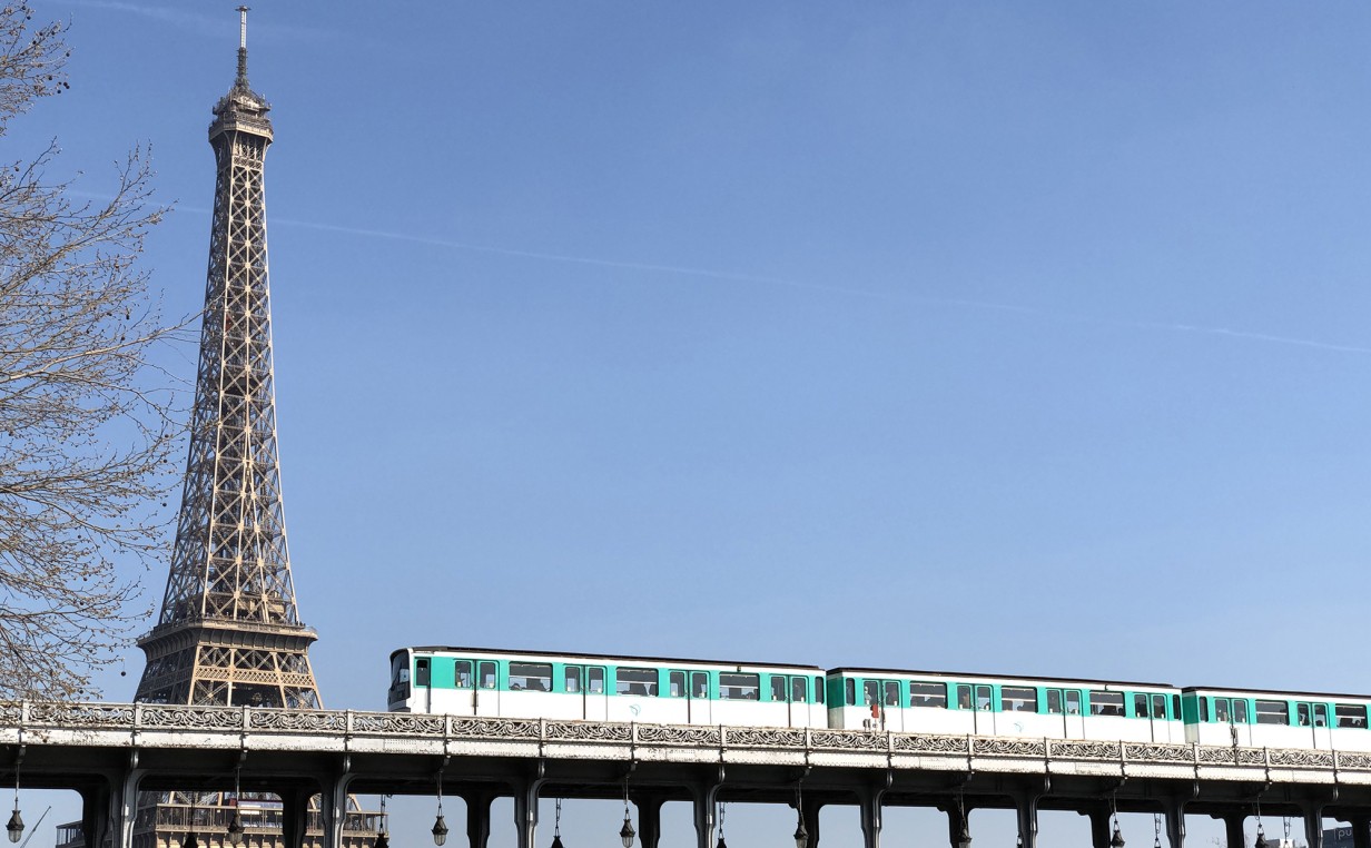 Vue tour Eiffel lointaine