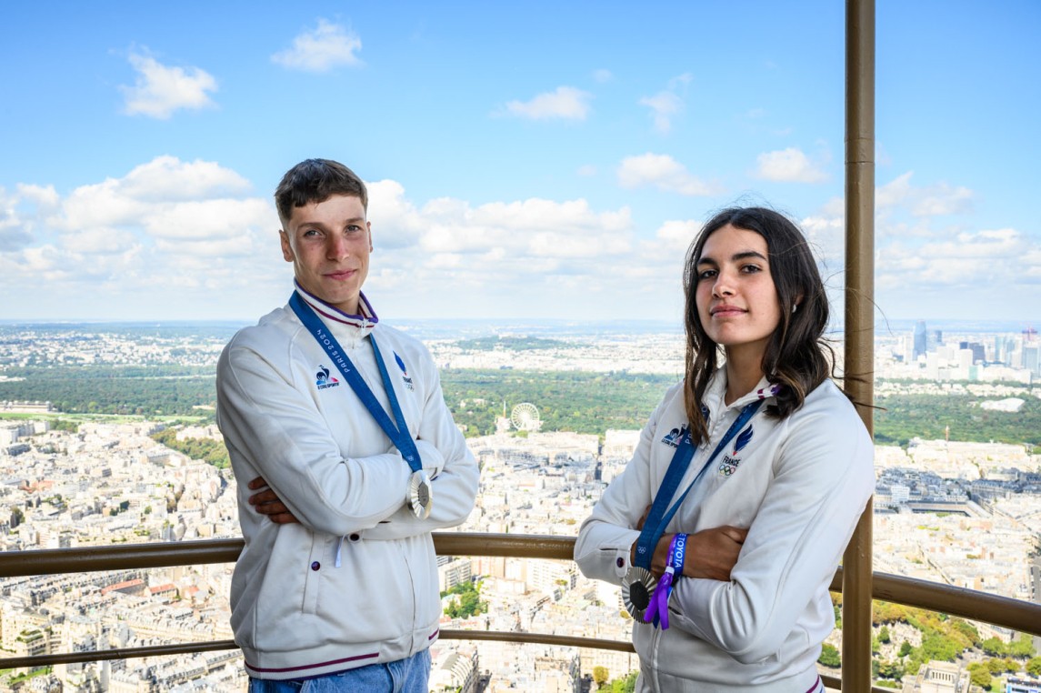 Titouan Castryck et Angèle Hug à la tour Eiffel