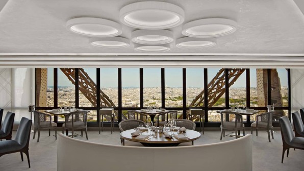 Le restaurant Jules Verne au deuxième étage