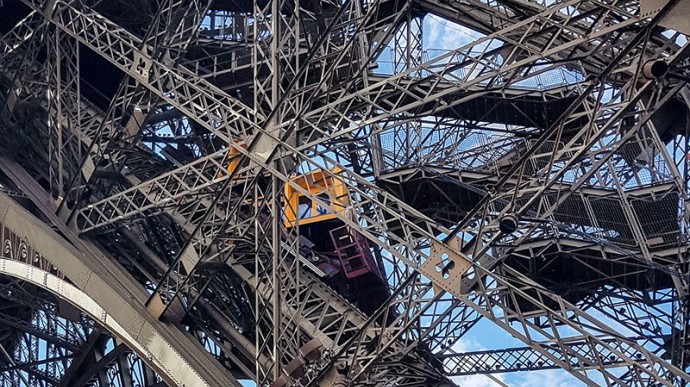 Visite de la tour Eiffel par les ascenseurs